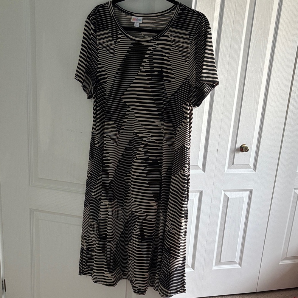 LuLaRoe Jessie w pockets Black and tan Dress EUC worn once